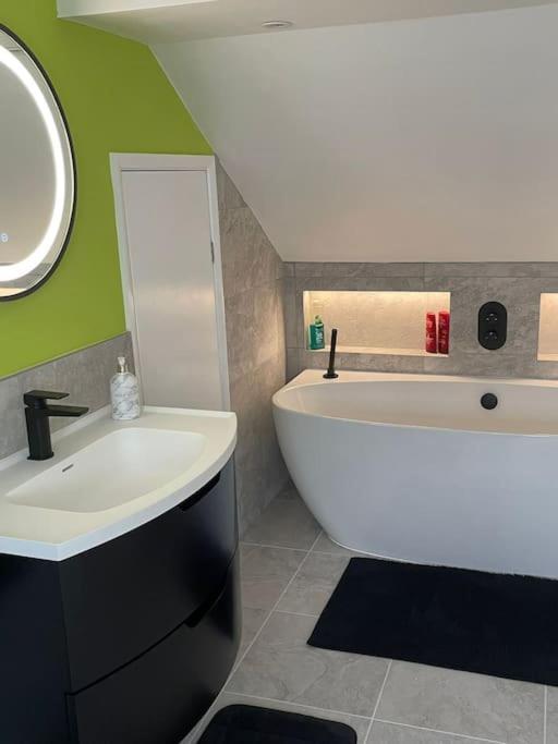 Seascape - Stylish Modern Apartment Barton on Sea Luaran gambar